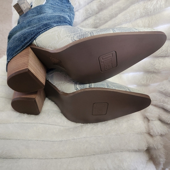 DINGO Denim Dreams Leather Boots - Picture 10 of 15